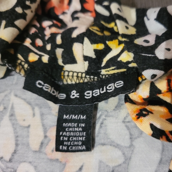 Cable & Gauge Floral Sleeveless Women's Top - Picture 2 of 4